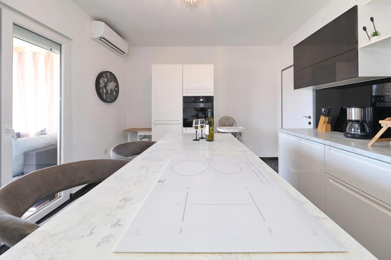 Apartman Nika Sa Jacuzzijem Zadar Exteriör bild